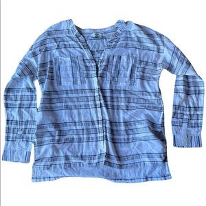 Old Navy size L lightweight button up